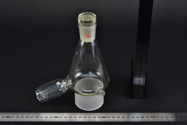 Specialised conical laboratory glass vessel with ground-glass joints and side chamber Specialised conical laboratory glass vessel with ground-glass joints and side chamber