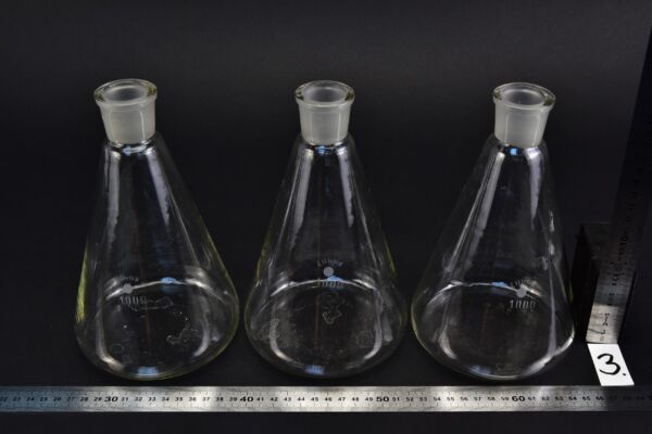 Háromdarabos ERGON csiszolt nyakú Erlenmeyer-lombik-készlet, 1000 ml (dugók nélkül) – Nr. 3 Háromdarabos ERGON csiszolt nyakú Erlenmeyer-lombik-készlet, 1000 ml (dugók nélkül) – Nr. 3