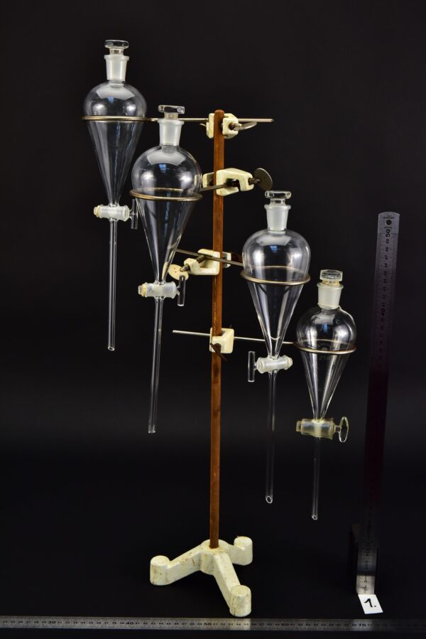 Set of 4 pear-shaped glass separating funnels, 250 ml – No. 1