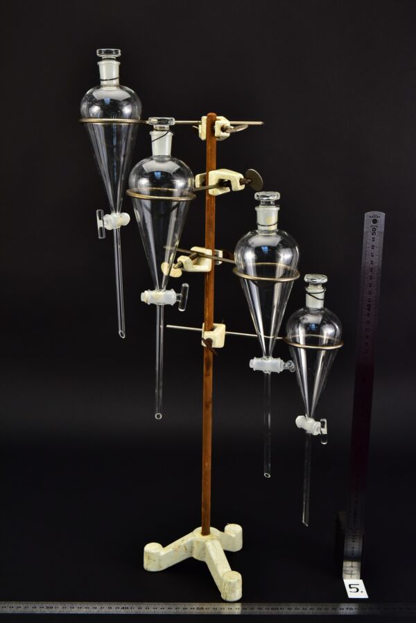 Set of 4 pear-shaped glass separating funnels, 250 ml – No. 5