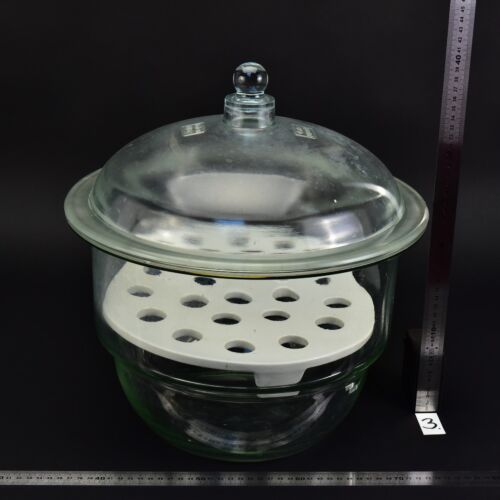 Nagyméretű üveg exszikkátor porcelán betéttel – Nr. 3