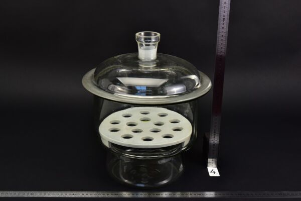 Üveg exszikkátor felső csatlakozónyílással és porcelán betéttel – Nr. 4 Üveg exszikkátor felső csatlakozónyílással és porcelán betéttel – Nr. 4
