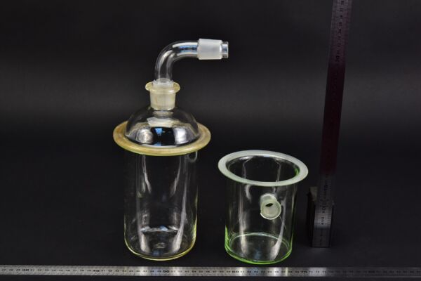 Laboratory glass vessel set with domed lid and elbow adapter Laboratory glass vessel set with domed lid and elbow adapter
