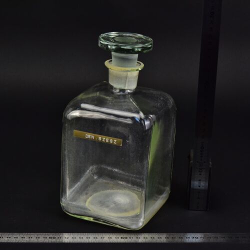Square laboratory reagent bottle with glass stopper and “DEN. SZESZ” label Square laboratory reagent bottle with glass stopper and “DEN. SZESZ” label