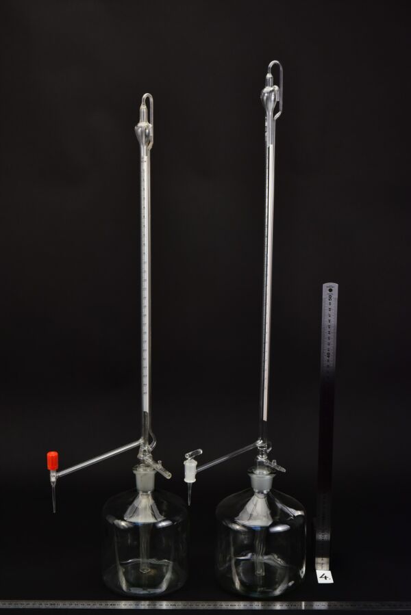 Pellet-típusú automata büretta-pár üveg tartálypalackokkal – Nr. 4 Pellet-típusú automata büretta-pár üveg tartálypalackokkal – Nr. 4