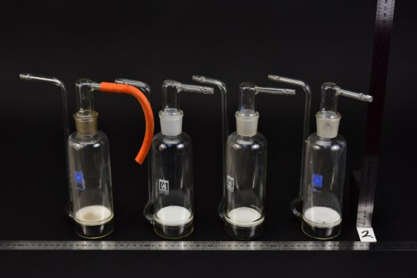 Set of four JENA RASOTHERM gas-washing bottles with sintered-glass discs – No. 2 Set of four JENA RASOTHERM gas-washing bottles with sintered-glass discs – No. 2