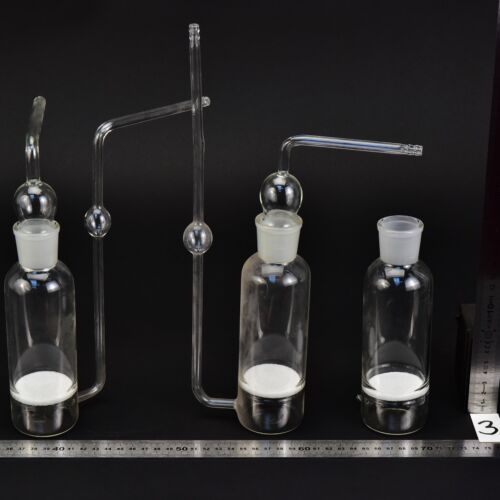 Set of three gas-washing bottles with sintered-glass discs and bulb-shaped connections – No. 3 Set of three gas-washing bottles with sintered-glass discs and bulb-shaped connections – No. 3