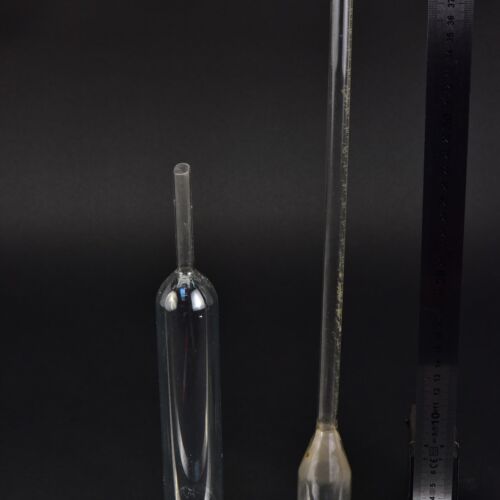 Two-piece laboratory glassware set with graduated bell-ended tube Two-piece laboratory glassware set with graduated bell-ended tube