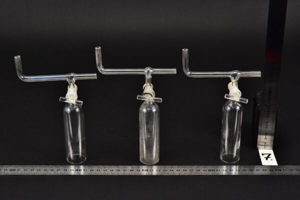 Háromdarabos, csapos laboratóriumi üvegharang-készlet hajlított keresztcsővel – Nr. 7 Háromdarabos, csapos laboratóriumi üvegharang-készlet hajlított keresztcsővel – Nr. 7