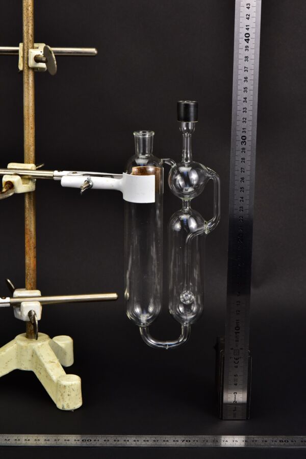 Two-chamber glass absorption pipette with external connecting tube and bubbler Two-chamber glass absorption pipette with external connecting tube and bubbler