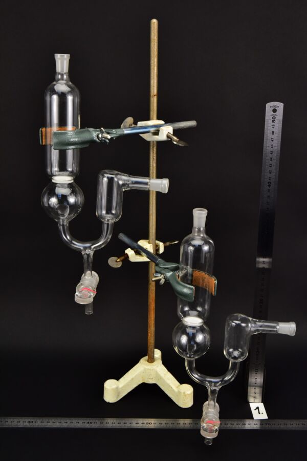 Szinterüveg korongos laboratóriumi üvegeszköz-pár alsó csappal – Nr. 1 Szinterüveg korongos laboratóriumi üvegeszköz-pár alsó csappal – Nr. 1