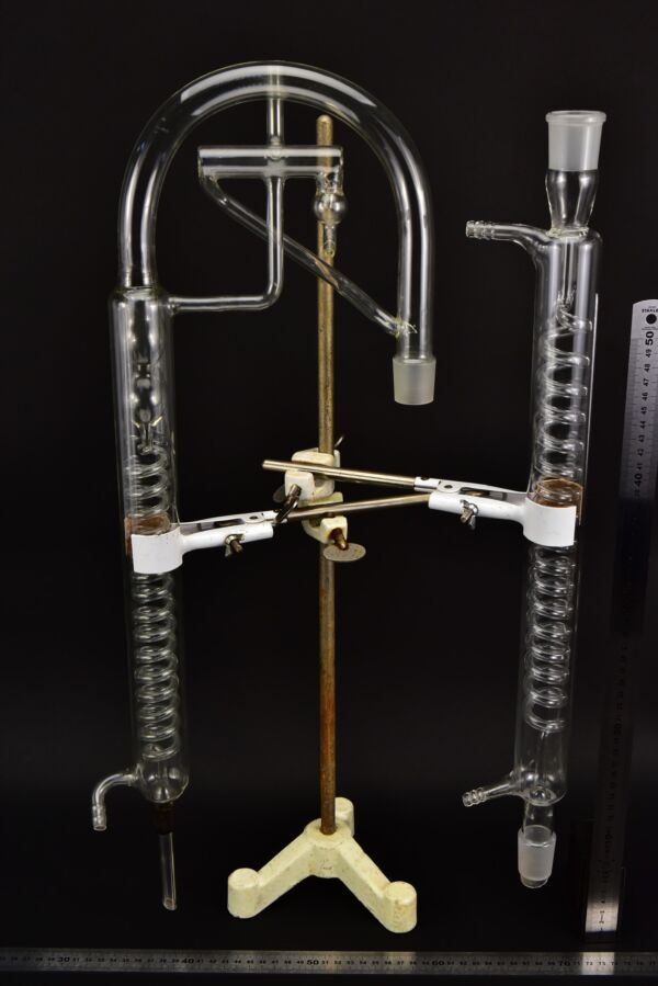 Set of two glass coil condensers with an arched head assembly Set of two glass coil condensers with an arched head assembly