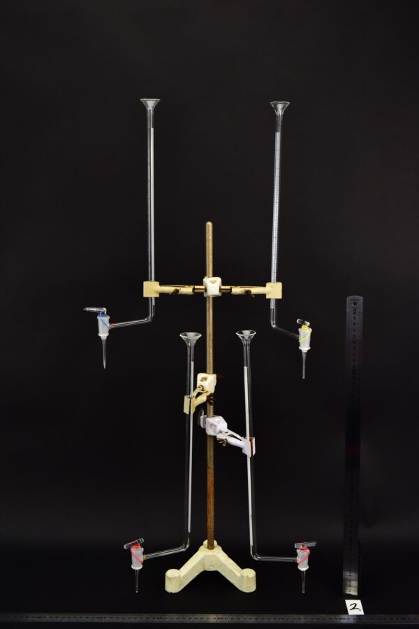 Short glass burettes with offset stopcocks – set of four – No. 2 Short glass burettes with offset stopcocks – set of four – No. 2