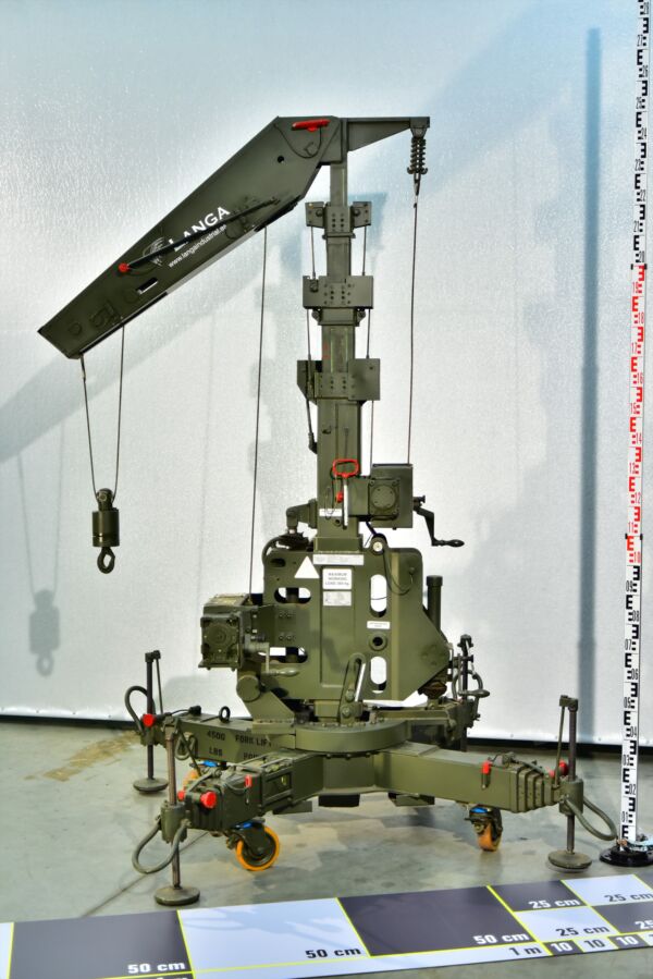 LANGA Manual Crane for Installing a Fighter-Aircraft Ejection Seat