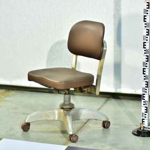 American Office Chair in the Manner of EMECO / GoodForm with ‘Propeller’ Base