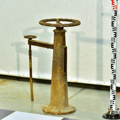 Turbine-Hall Remote Valve Handwheel with Auxiliary Control Wheel on a T-Section Bracket and Cast-Iron Tulip Pedestal – No. 1 Turbine-Hall Remote Valve Handwheel with Auxiliary Control Wheel on a T-Section Bracket and Cast-Iron Tulip Pedestal – No. 1