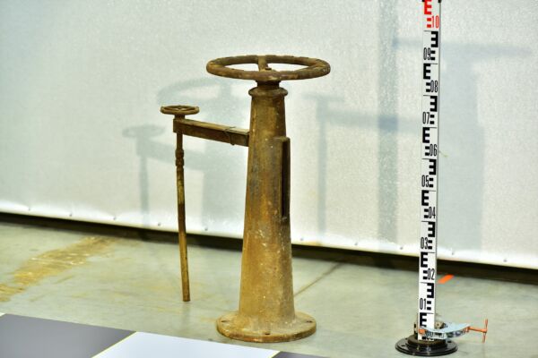 Turbine-Hall Remote Valve Handwheel with Auxiliary Control Wheel on a T-Section Bracket and Cast-Iron Tulip Pedestal – No. 1 Turbine-Hall Remote Valve Handwheel with Auxiliary Control Wheel on a T-Section Bracket and Cast-Iron Tulip Pedestal – No. 1