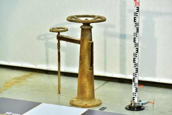 Turbine-Hall Remote Valve Handwheel with Auxiliary Control Wheel on a T-Section Bracket and Cast-Iron Tulip Pedestal – No. 2 Turbine-Hall Remote Valve Handwheel with Auxiliary Control Wheel on a T-Section Bracket and Cast-Iron Tulip Pedestal – No. 2