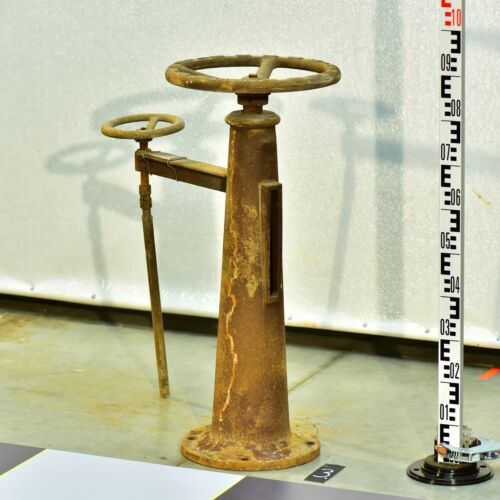 Turbine-Hall Remote Valve Handwheel with Auxiliary Control Wheel on a T-Section Bracket and Cast-Iron Tulip Pedestal – No. 3 Turbine-Hall Remote Valve Handwheel with Auxiliary Control Wheel on a T-Section Bracket and Cast-Iron Tulip Pedestal – No. 3