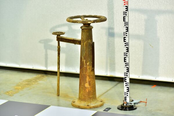 Turbine-Hall Remote Valve Handwheel with Auxiliary Control Wheel on a T-Section Bracket and Cast-Iron Tulip Pedestal – No. 4 Turbine-Hall Remote Valve Handwheel with Auxiliary Control Wheel on a T-Section Bracket and Cast-Iron Tulip Pedestal – No. 4