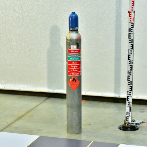 Medium Laboratory Calibration-Gas Cylinder for Materials-Testing Instruments Medium Laboratory Calibration-Gas Cylinder for Materials-Testing Instruments