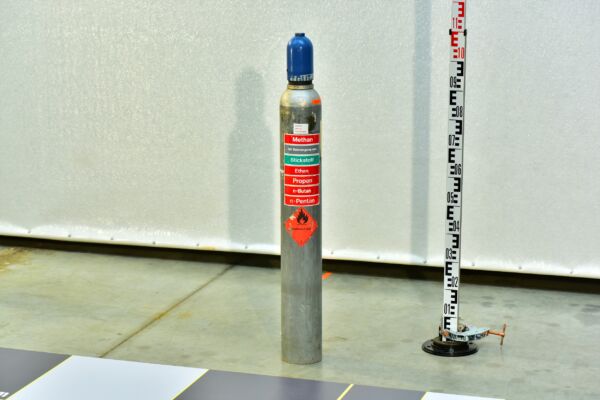 Medium Laboratory Calibration-Gas Cylinder for Materials-Testing Instruments Medium Laboratory Calibration-Gas Cylinder for Materials-Testing Instruments