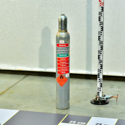 Small Laboratory Calibration-Gas Cylinder for Materials-Testing Instruments Small Laboratory Calibration-Gas Cylinder for Materials-Testing Instruments