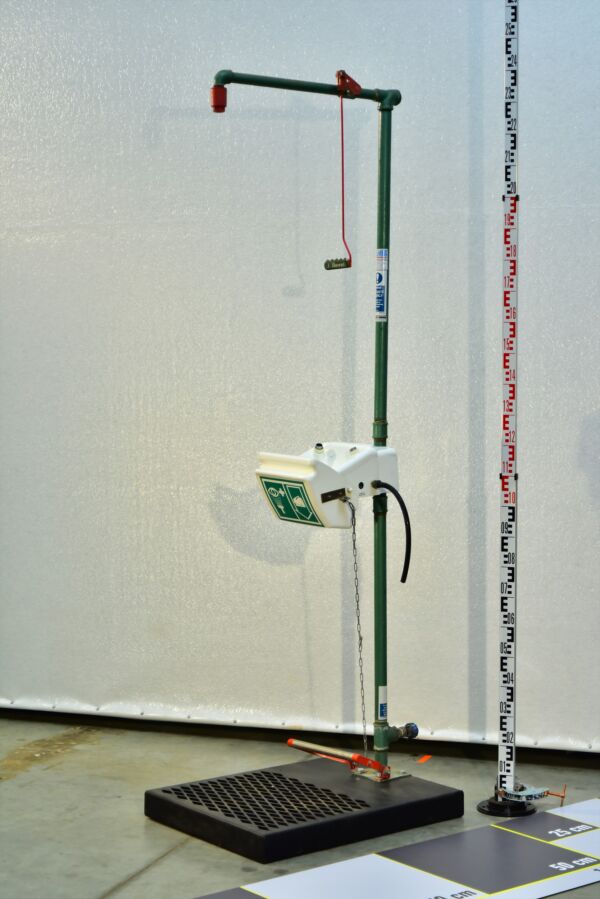 Combined Chemical-Plant Emergency Safety Shower and Eyewash Station with Foot-Pedal Operation – No. 1 Combined Chemical-Plant Emergency Safety Shower and Eyewash Station with Foot-Pedal Operation – No. 1