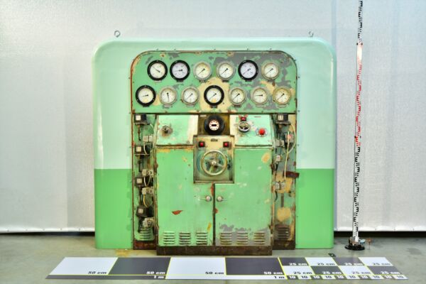 Láng Gépgyár 50 MW-os gőzturbina-gépegységének fő vezérlő- és szabályozó panelje – Nr. 2 Láng Gépgyár 50 MW-os gőzturbina-gépegységének fő vezérlő- és szabályozó panelje – Nr. 2