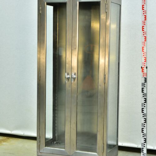 Tall Stainless-Steel Surgical Display Cabinet in American Military Style – No. 1 Tall Stainless-Steel Surgical Display Cabinet in American Military Style – No. 1