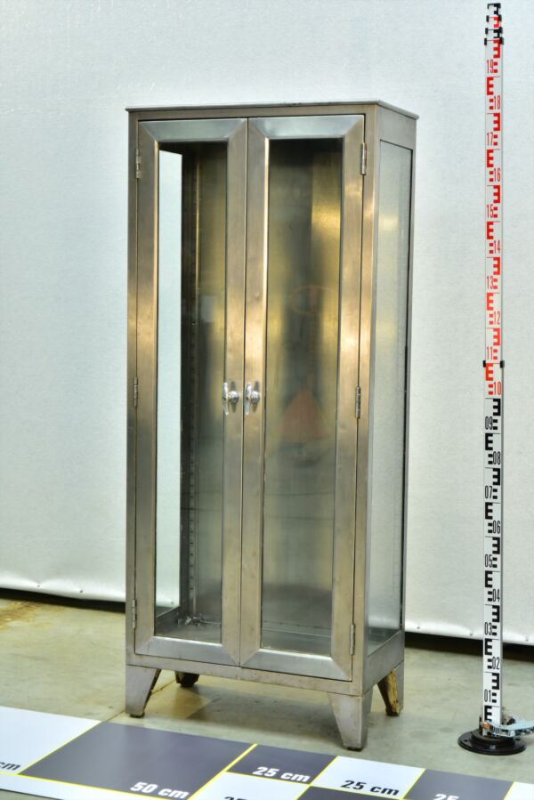 Tall Stainless-Steel Surgical Display Cabinet in American Military Style – No. 1 Tall Stainless-Steel Surgical Display Cabinet in American Military Style – No. 1