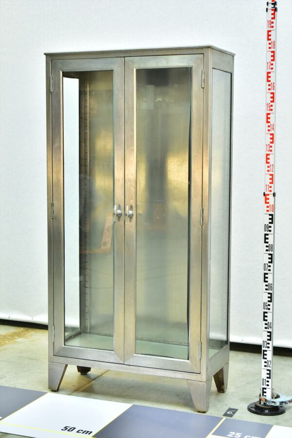 Tall Stainless-Steel Surgical Display Cabinet in American Military Style – No. 6 Tall Stainless-Steel Surgical Display Cabinet in American Military Style – No. 6