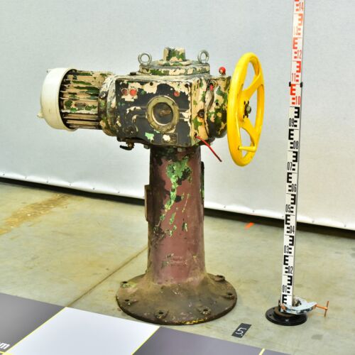Power-Station Turbine-Hall Steam or Feedwater Valve Handwheel with Electric Servo on a Cast-Iron Tulip Pedestal – No. 5 Power-Station Turbine-Hall Steam or Feedwater Valve Handwheel with Electric Servo on a Cast-Iron Tulip Pedestal – No. 5