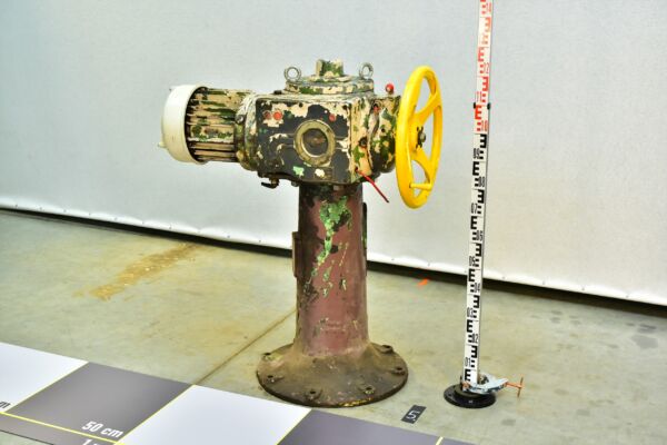 Power-Station Turbine-Hall Steam or Feedwater Valve Handwheel with Electric Servo on a Cast-Iron Tulip Pedestal – No. 5 Power-Station Turbine-Hall Steam or Feedwater Valve Handwheel with Electric Servo on a Cast-Iron Tulip Pedestal – No. 5