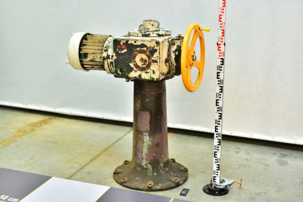 Power-Station Turbine-Hall Steam or Feedwater Valve Handwheel with Electric Servo on a Cast-Iron Tulip Pedestal – No. 6 Power-Station Turbine-Hall Steam or Feedwater Valve Handwheel with Electric Servo on a Cast-Iron Tulip Pedestal – No. 6
