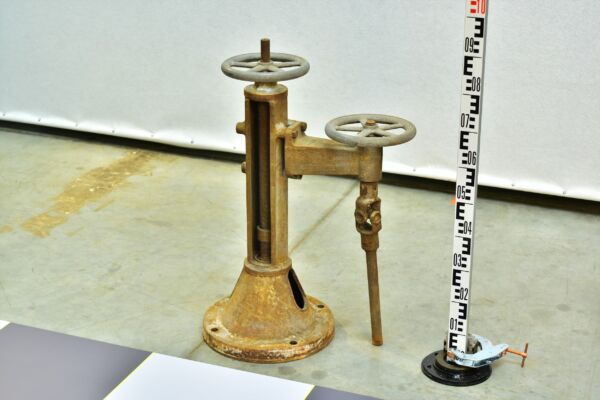 Turbine-Hall Remote Valve Handwheel with Auxiliary Control Wheel on a Cast Bracket and Cast-Iron Tulip Pedestal – No. 1 Turbine-Hall Remote Valve Handwheel with Auxiliary Control Wheel on a Cast Bracket and Cast-Iron Tulip Pedestal – No. 1