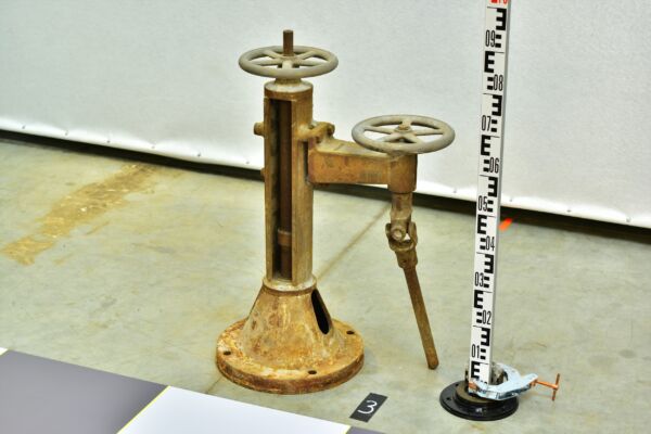 Turbine-Hall Remote Valve Handwheel with Auxiliary Control Wheel on a Cast Bracket and Cast-Iron Tulip Pedestal – No. 3 Turbine-Hall Remote Valve Handwheel with Auxiliary Control Wheel on a Cast Bracket and Cast-Iron Tulip Pedestal – No. 3