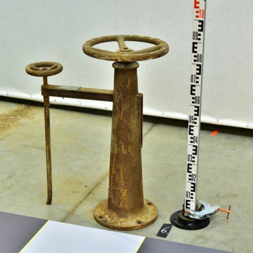 Turbine-Hall Remote Valve Handwheel with Auxiliary Control Wheel on a T-Section Bracket and Cast-Iron Tulip Pedestal – No. 6 Turbine-Hall Remote Valve Handwheel with Auxiliary Control Wheel on a T-Section Bracket and Cast-Iron Tulip Pedestal – No. 6