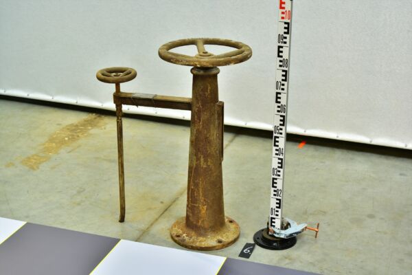 Turbine-Hall Remote Valve Handwheel with Auxiliary Control Wheel on a T-Section Bracket and Cast-Iron Tulip Pedestal – No. 6 Turbine-Hall Remote Valve Handwheel with Auxiliary Control Wheel on a T-Section Bracket and Cast-Iron Tulip Pedestal – No. 6