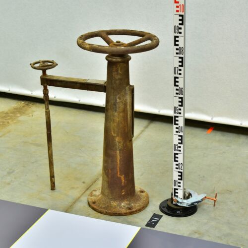 Turbine-Hall Remote Valve Handwheel with Auxiliary Control Wheel on a T-Section Bracket and Cast-Iron Tulip Pedestal – No. 7 Turbine-Hall Remote Valve Handwheel with Auxiliary Control Wheel on a T-Section Bracket and Cast-Iron Tulip Pedestal – No. 7