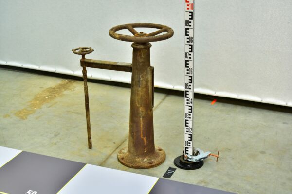Turbine-Hall Remote Valve Handwheel with Auxiliary Control Wheel on a T-Section Bracket and Cast-Iron Tulip Pedestal – No. 7 Turbine-Hall Remote Valve Handwheel with Auxiliary Control Wheel on a T-Section Bracket and Cast-Iron Tulip Pedestal – No. 7