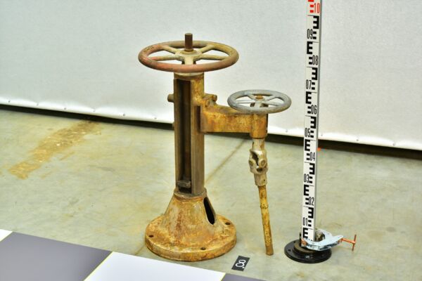 Turbine-Hall Remote Valve Handwheel with Auxiliary Control Wheel on a Cast Bracket and Cast-Iron Tulip Pedestal – No. 8 Turbine-Hall Remote Valve Handwheel with Auxiliary Control Wheel on a Cast Bracket and Cast-Iron Tulip Pedestal – No. 8