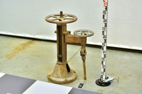 Turbine-Hall Remote Valve Handwheel with Auxiliary Control Wheel on a Cast Bracket and Cast-Iron Tulip Pedestal – No. 4 Turbine-Hall Remote Valve Handwheel with Auxiliary Control Wheel on a Cast Bracket and Cast-Iron Tulip Pedestal – No. 4