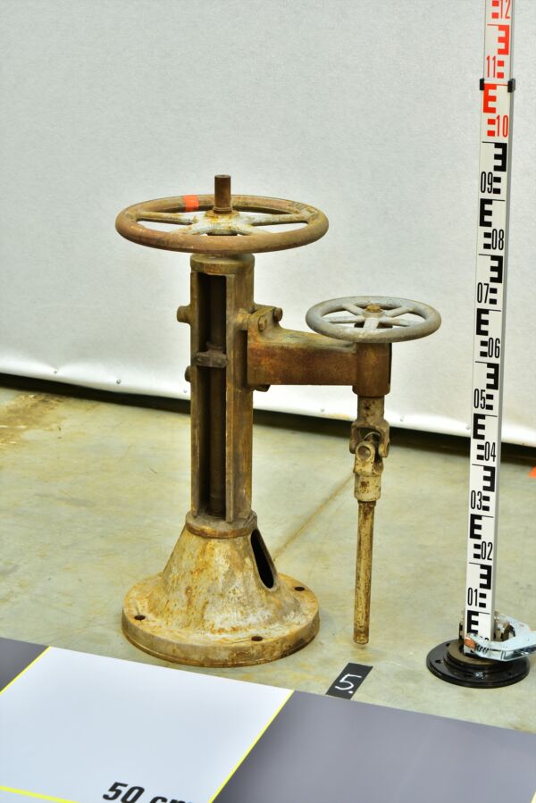 Turbine-Hall Remote Valve Handwheel with Auxiliary Control Wheel on a Cast Bracket and Cast-Iron Tulip Pedestal – No. 5 – 2 Turbine-Hall Remote Valve Handwheel with Auxiliary Control Wheel on a Cast Bracket and Cast-Iron Tulip Pedestal – No. 5 – 2