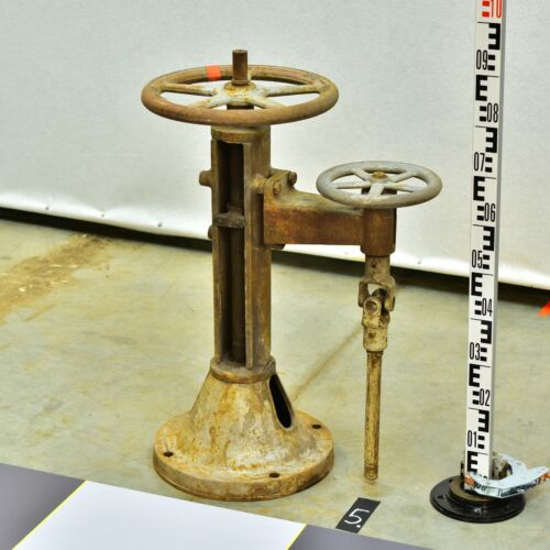 Turbine-Hall Remote Valve Handwheel with Auxiliary Control Wheel on a Cast Bracket and Cast-Iron Tulip Pedestal – No. 5 Turbine-Hall Remote Valve Handwheel with Auxiliary Control Wheel on a Cast Bracket and Cast-Iron Tulip Pedestal – No. 5