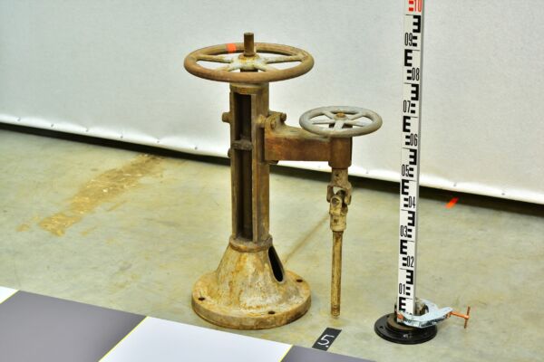 Turbine-Hall Remote Valve Handwheel with Auxiliary Control Wheel on a Cast Bracket and Cast-Iron Tulip Pedestal – No. 5 Turbine-Hall Remote Valve Handwheel with Auxiliary Control Wheel on a Cast Bracket and Cast-Iron Tulip Pedestal – No. 5
