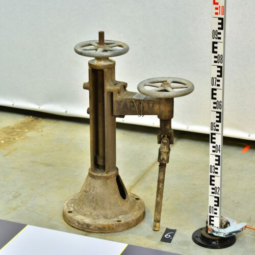 Turbine-Hall Remote Valve Handwheel with Auxiliary Control Wheel on a Cast Bracket and Cast-Iron Tulip Pedestal – No. 6 Turbine-Hall Remote Valve Handwheel with Auxiliary Control Wheel on a Cast Bracket and Cast-Iron Tulip Pedestal – No. 6