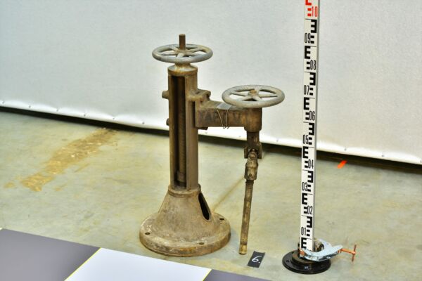 Turbine-Hall Remote Valve Handwheel with Auxiliary Control Wheel on a Cast Bracket and Cast-Iron Tulip Pedestal – No. 6 Turbine-Hall Remote Valve Handwheel with Auxiliary Control Wheel on a Cast Bracket and Cast-Iron Tulip Pedestal – No. 6