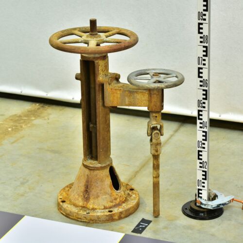 Turbine-Hall Remote Valve Handwheel with Auxiliary Control Wheel on a Cast Bracket and Cast-Iron Tulip Pedestal – No. 7 Turbine-Hall Remote Valve Handwheel with Auxiliary Control Wheel on a Cast Bracket and Cast-Iron Tulip Pedestal – No. 7