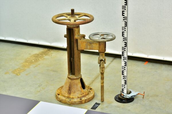 Turbine-Hall Remote Valve Handwheel with Auxiliary Control Wheel on a Cast Bracket and Cast-Iron Tulip Pedestal – No. 7 Turbine-Hall Remote Valve Handwheel with Auxiliary Control Wheel on a Cast Bracket and Cast-Iron Tulip Pedestal – No. 7